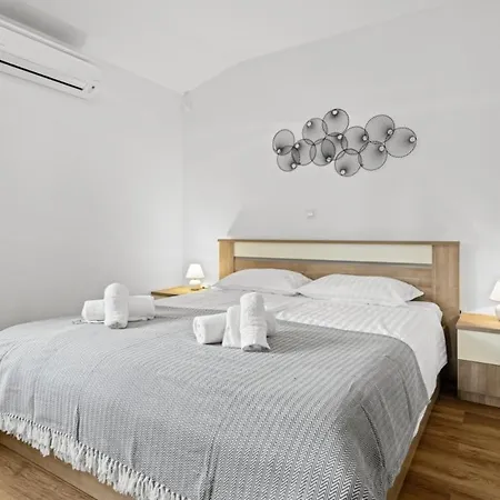 Milva In Radmani - Haus Fuer 6 Personen