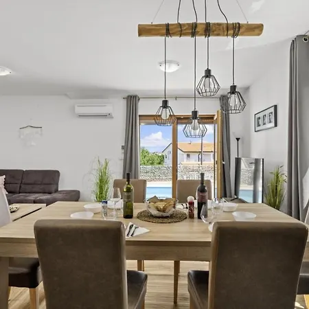 Villa Milva In Radmani - Haus Fuer 6 Personen *