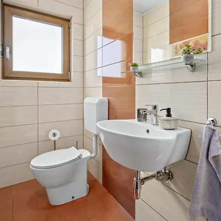 Villa Milva In Radmani - Haus Fuer 6 Personen