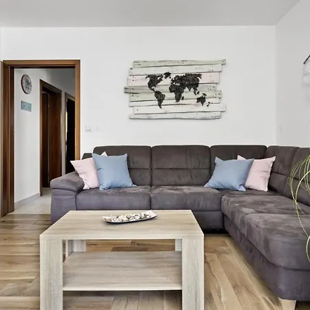 Milva In Radmani - Haus Fuer 6 Personen * Porec