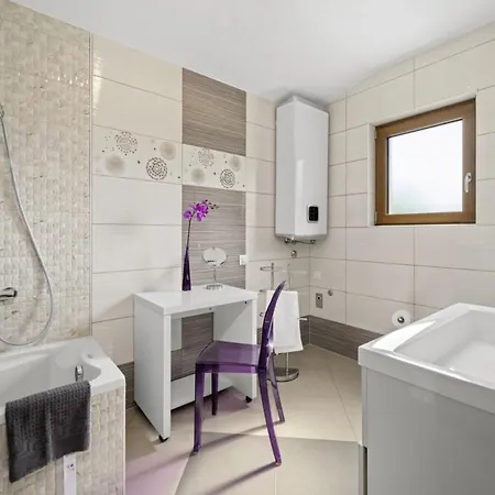 Villa Milva In Radmani - Haus Fuer 6 Personen Porec